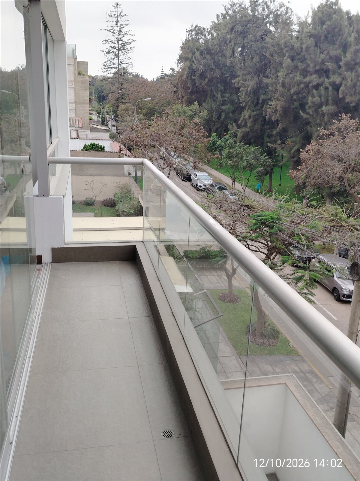 Balcón y vista hacia el parque