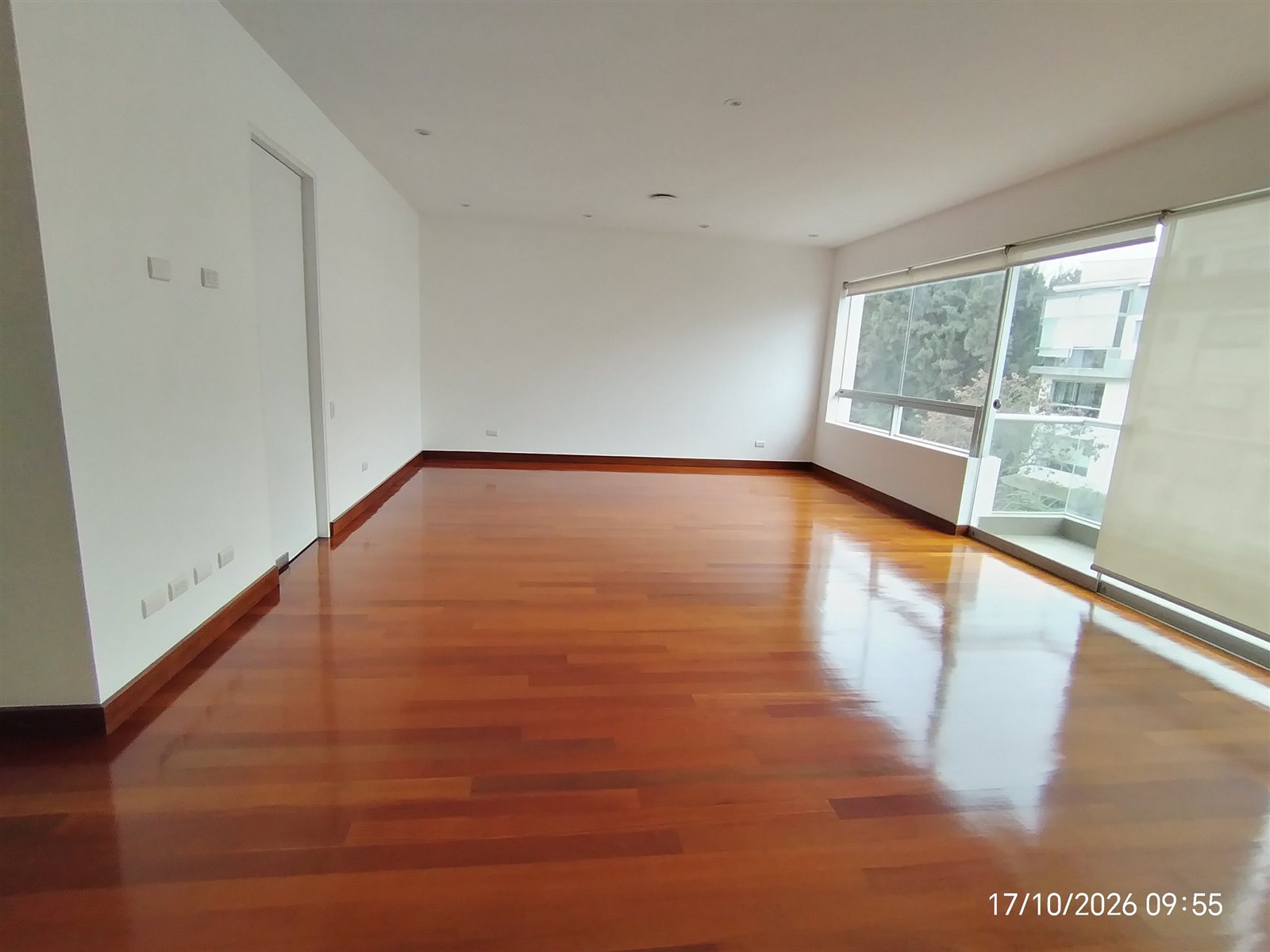 Sala con salida al balcón
