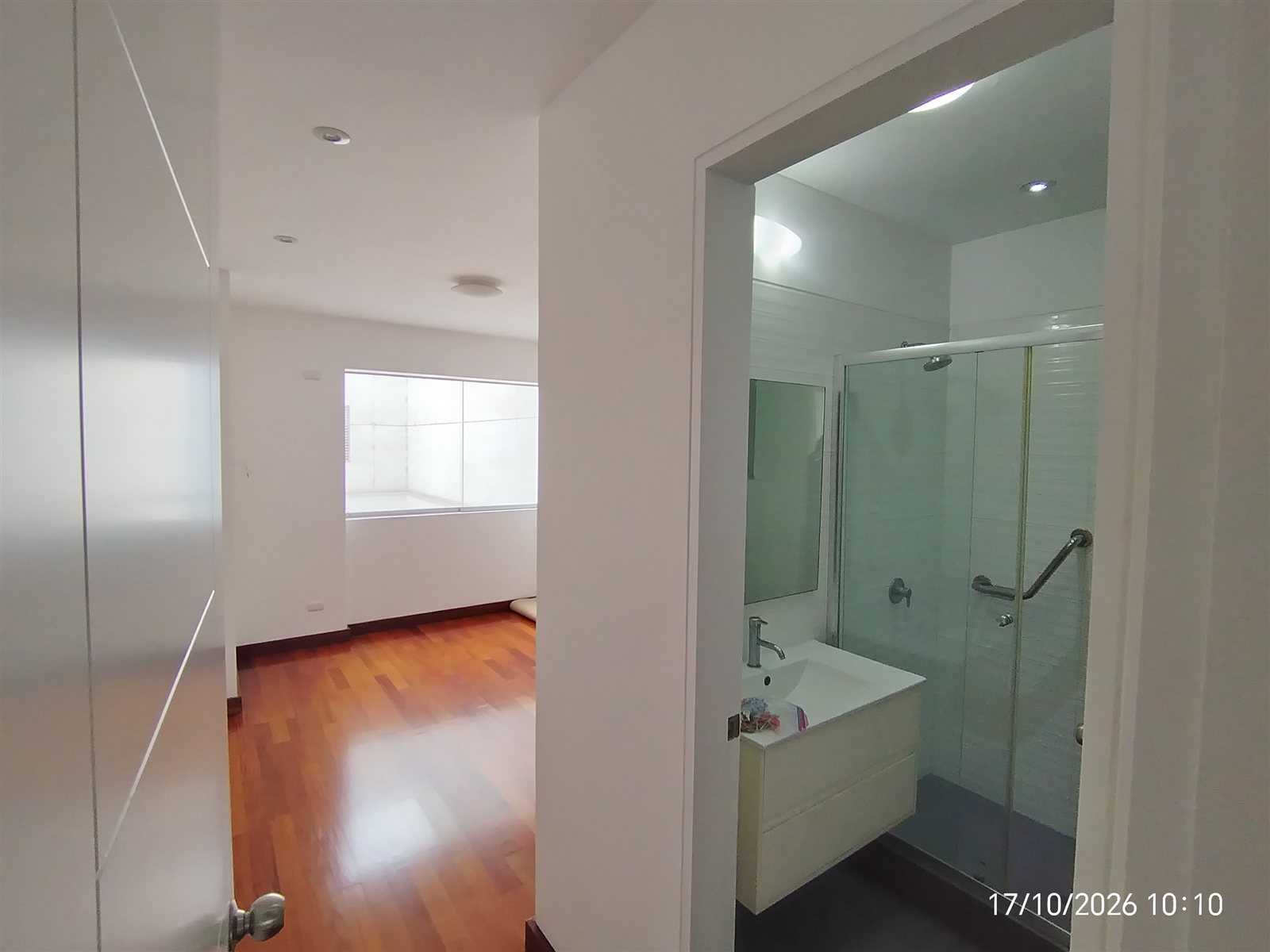 Acceso al baño del segundo dormitorio